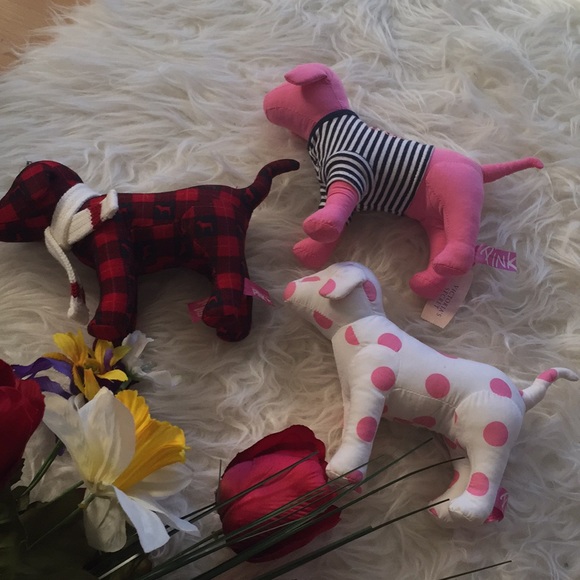 🌺NWT bundle PINK Victoria’s Secret plush🌺 - Picture 1 of 7
